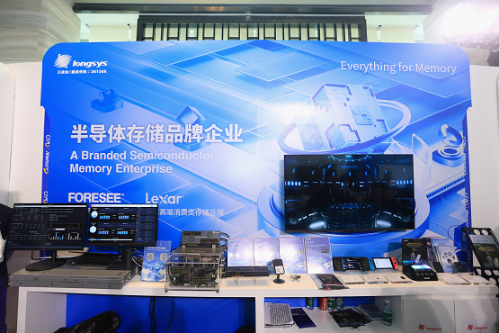 江波龙512GB CXL AIC内存扩展卡亮相 为数据中心提升效能开辟新途径