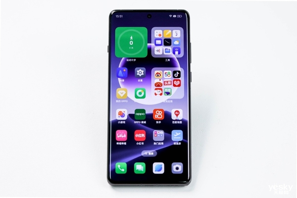 OPPO Find  X7 Ultra打造时光美学，双色拼接设计再现经典