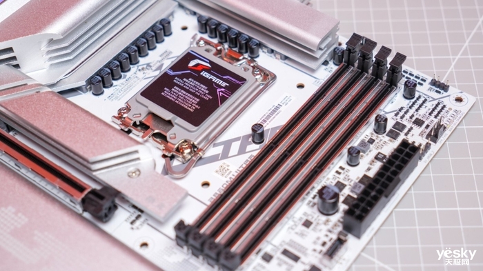 潮流艺术风格与“Ultra”性能的结合 iGame B860M ULTRA V20主板评测