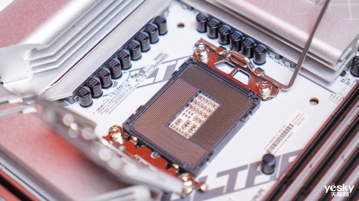 潮流艺术风格与“Ultra”性能的结合 iGame B860M ULTRA V20主板评测