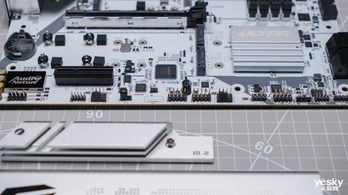 潮流艺术风格与“Ultra”性能的结合 iGame B860M ULTRA V20主板评测
