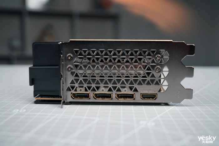 映众 英伟达 RTX5090D开箱!准备1200W电源和中塔