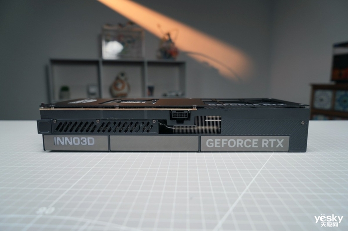 映众 英伟达 RTX5090D开箱!准备1200W电源和中塔