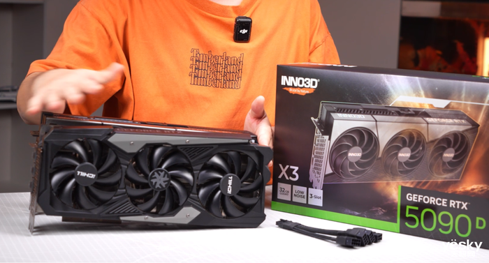 映众 英伟达 RTX5090D开箱!准备1200W电源和中塔