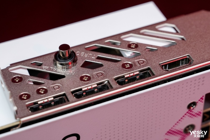 既能2K通吃 又可4K畅玩 iGame GeForce RTX 5070 Ti Ultra W OC评测