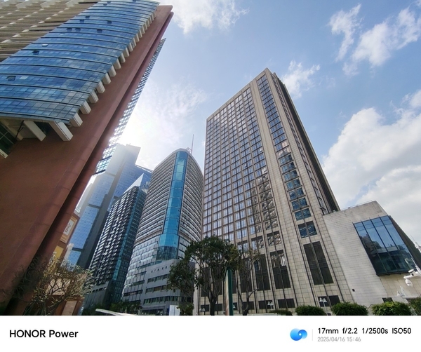 荣耀Power上手体验：续航与信号双强，城市户外皆从容